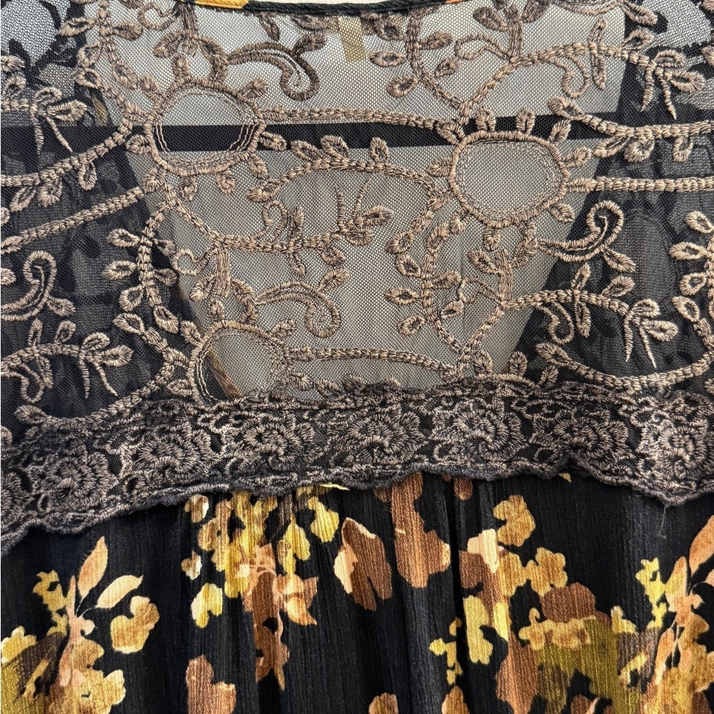 Gimmicks by BKE Boho Floral Lace Blouse L - Picture 14 of 14